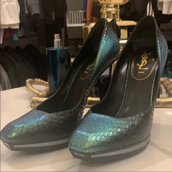 YSL Vanda Python Mirrored Heeled Pump - Picture 5 of 7